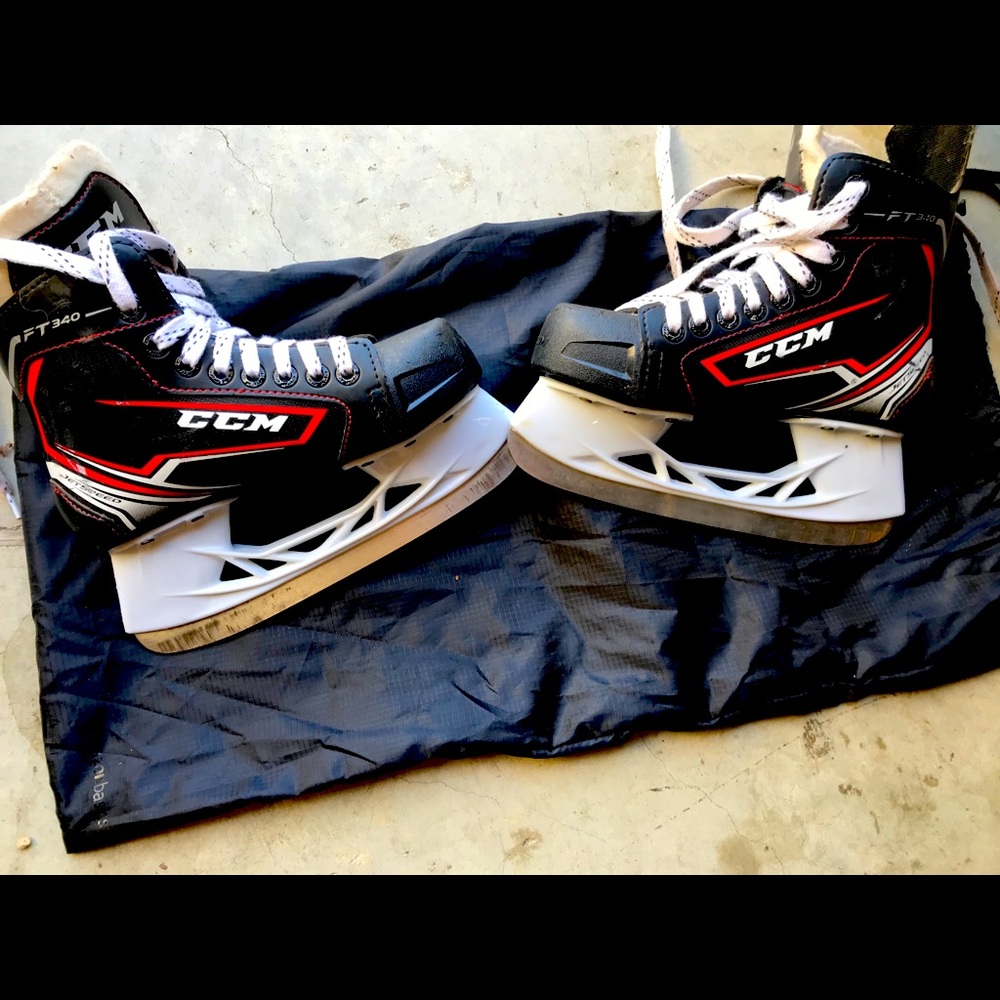 Hockey skates size 2
